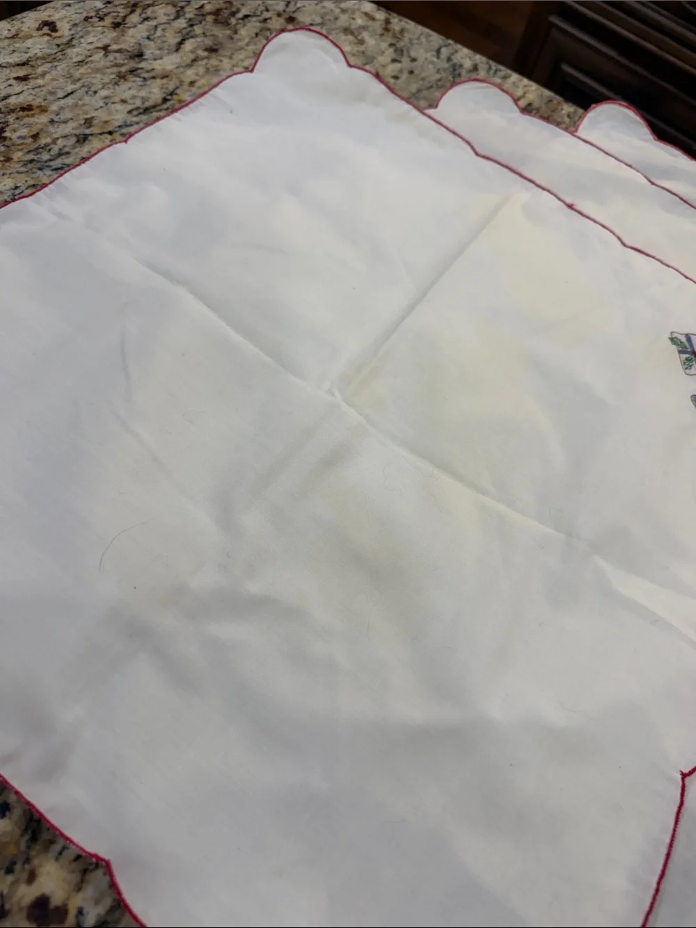 Vintage 60 inch Round White Embroidered Christmas Tree Tablecloth and 4 Napkins